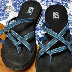 Teva Blue Flip Flop with Criss Cross Strap.Size 9